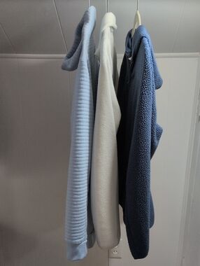 Cozy Women's Hooded Sherpa Pullover - Blue & Cream